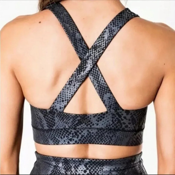 IVL Collective Metallic Snakeskin Stay in Place Sports Bra - Picture 2 of 6